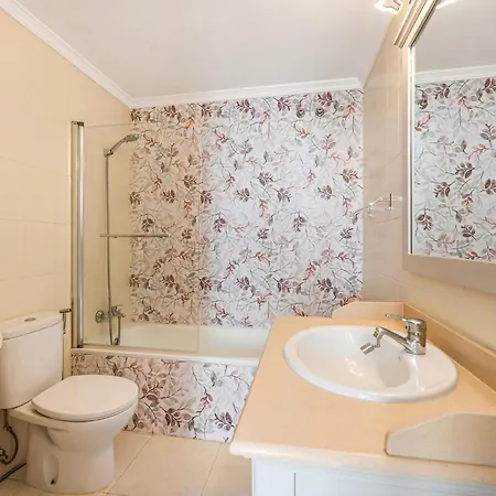 Adriana פואנגירולה